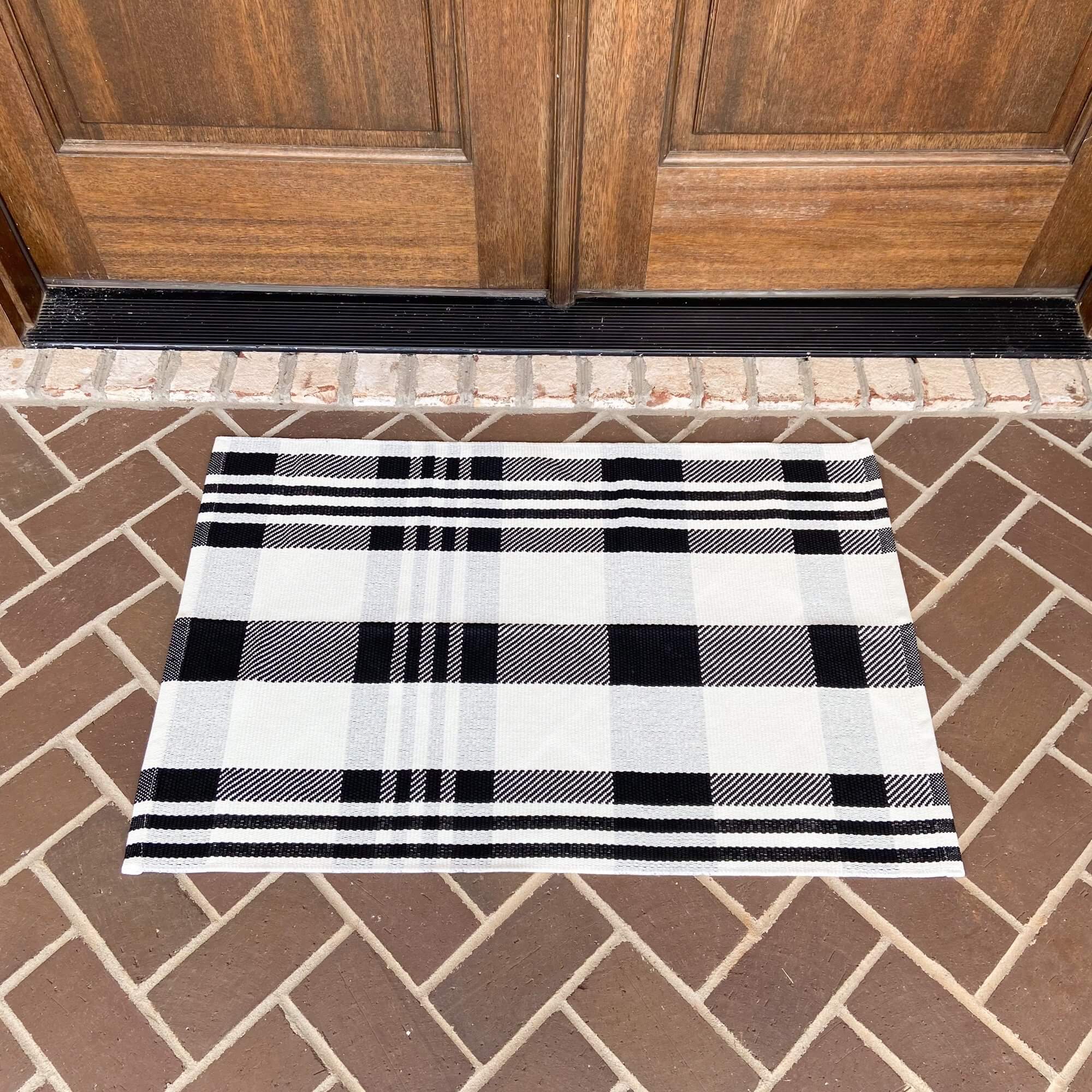 Farmhouse 1.6'x5' Entry Non Slip Rubber Backing Black and White Rug –  Modern Rugs and Decor